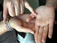 Полмиллиона за идиотизм —  это еще и не дорого. В Хмельницком женщина отдала все сбережения за «снятие порчи»